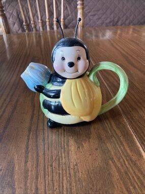 Single serve Burton and Burton, ceramic honeybee, teapot collectors